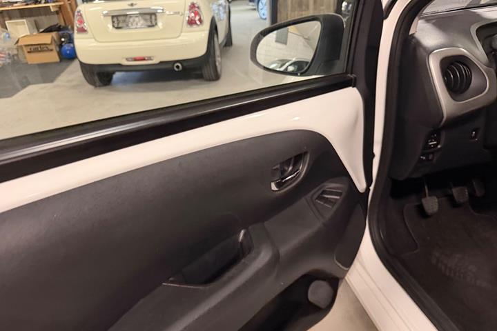 Hvid Toyota Aygo fra 2015