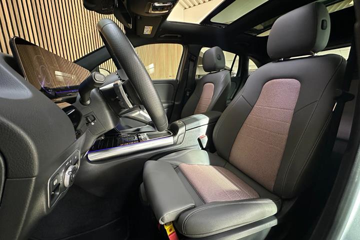 Sølv Mercedes EQA300 fra 2023
