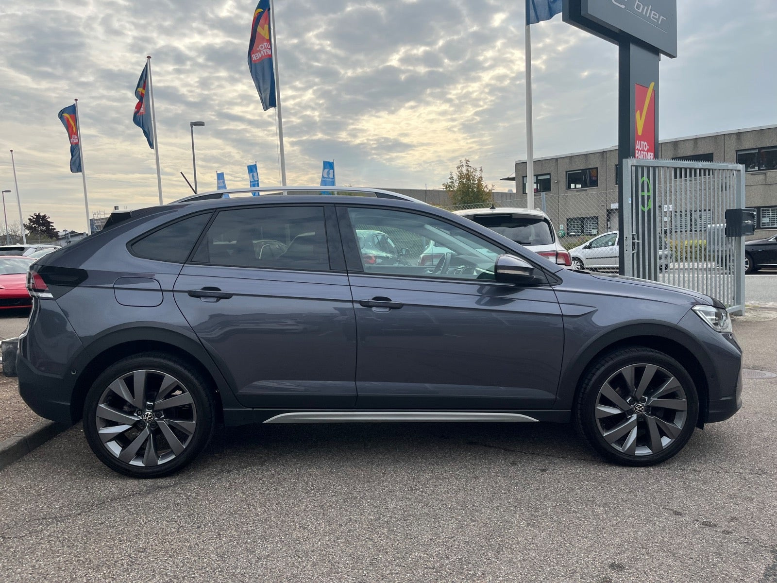 Grå VW Taigo fra 2023