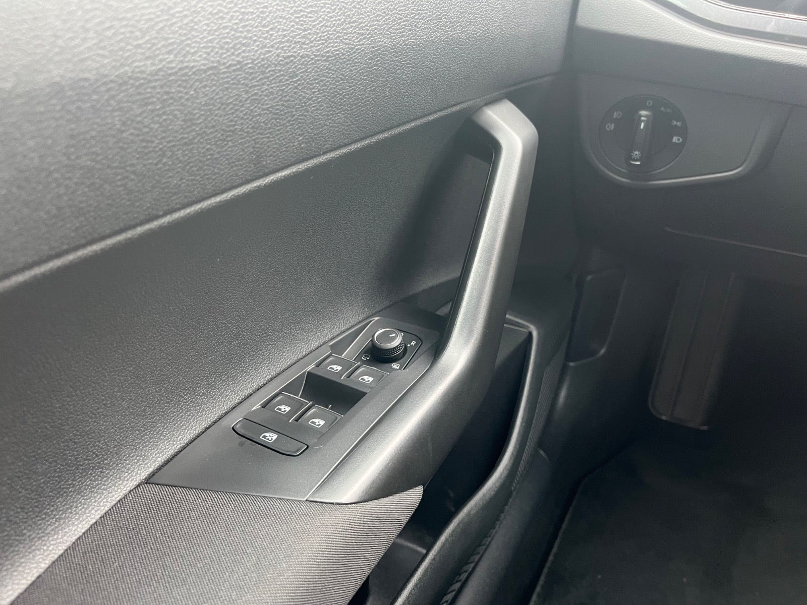 Grå VW Taigo fra 2023