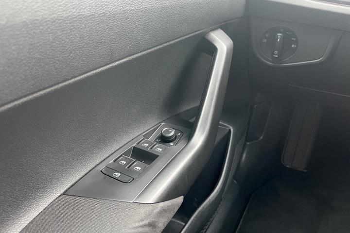 Grå VW Taigo fra 2023