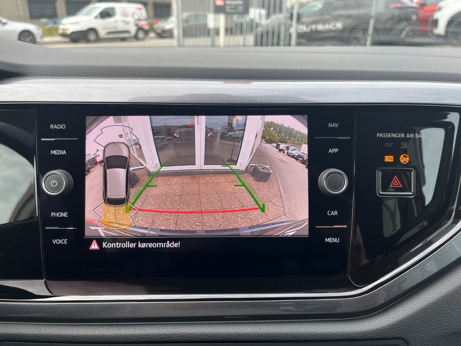 Grå VW Taigo fra 2023