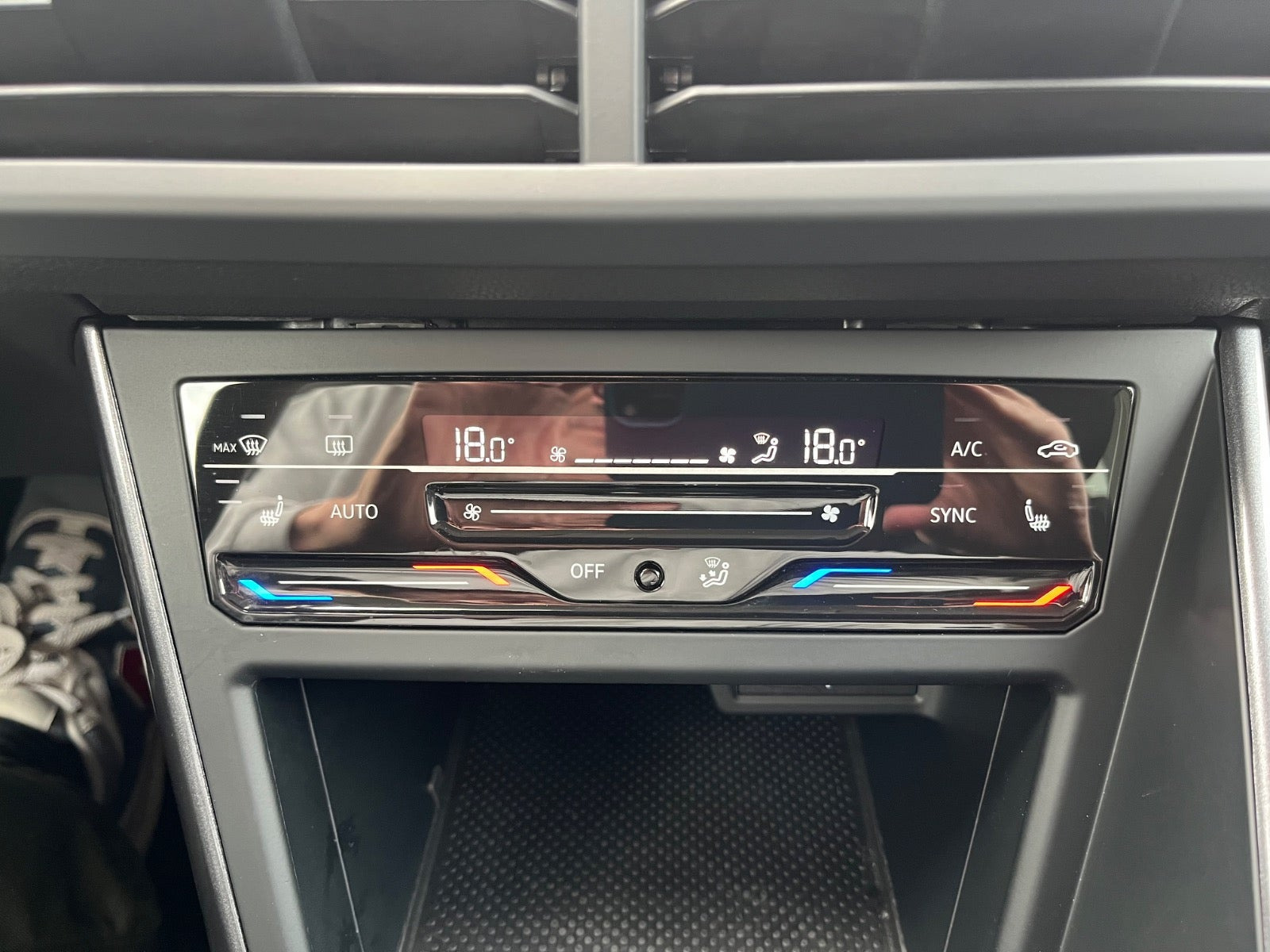 Grå VW Taigo fra 2023