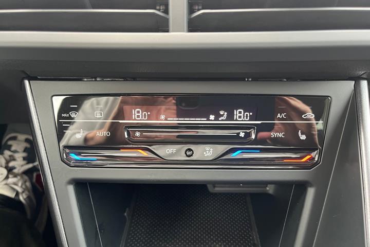 Grå VW Taigo fra 2023