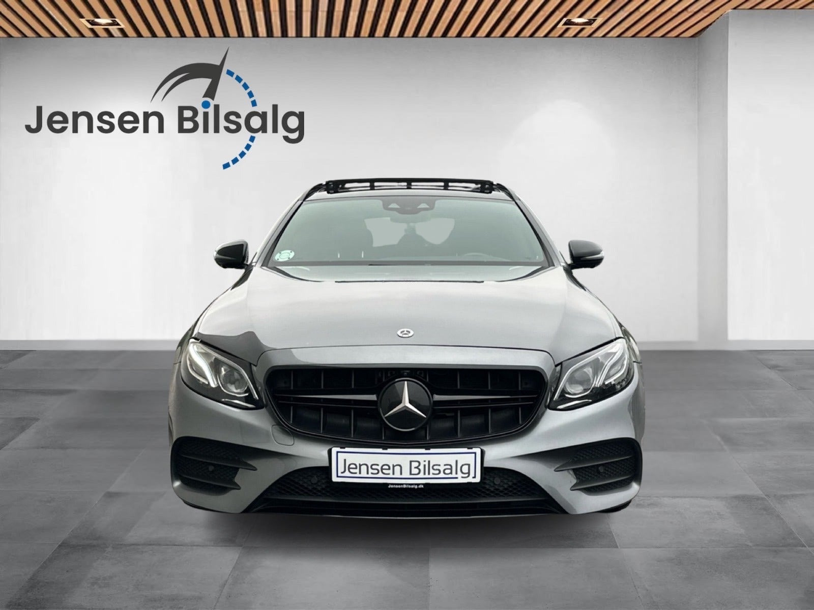 Grå Mercedes E220 d fra 2017