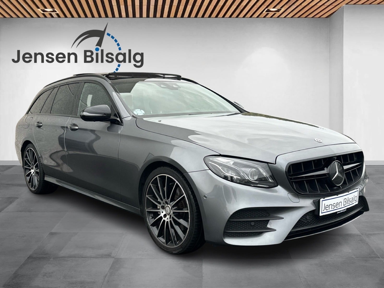 Grå Mercedes E220 d fra 2017