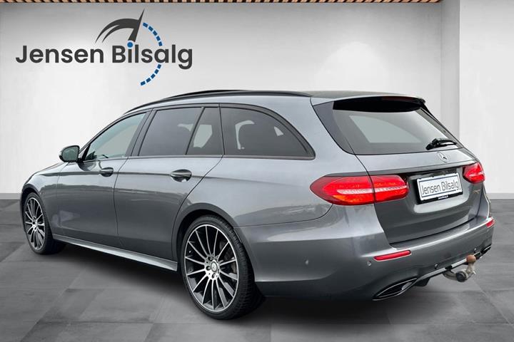 Grå Mercedes E220 d fra 2017
