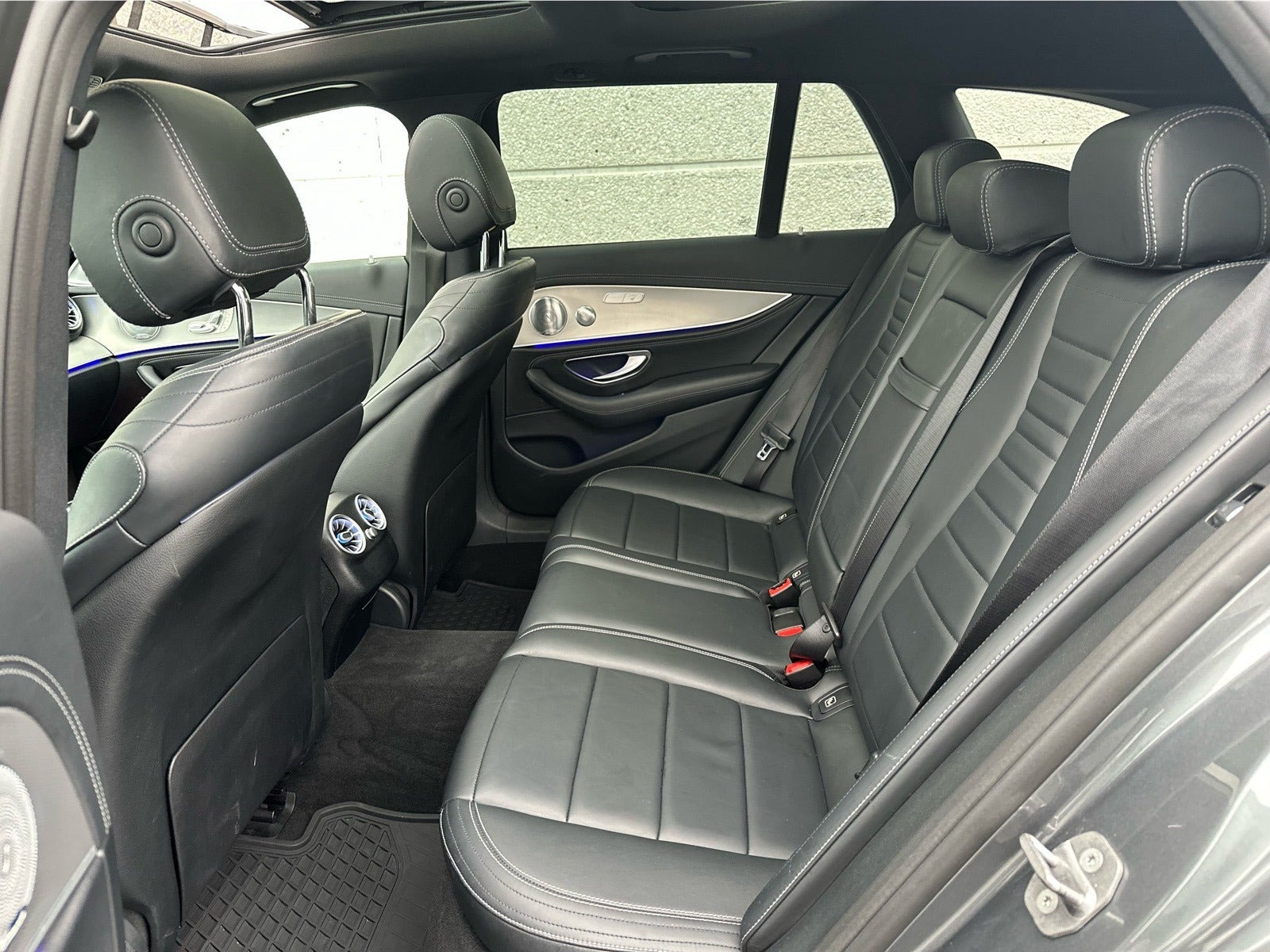 Grå Mercedes E220 d fra 2017