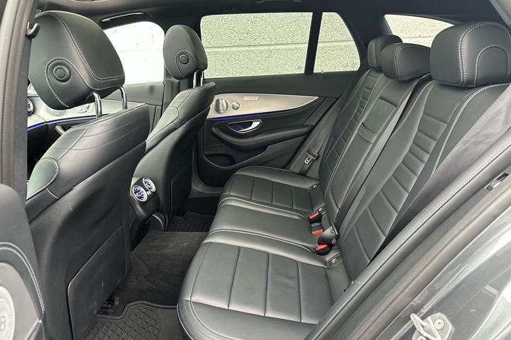Grå Mercedes E220 d fra 2017