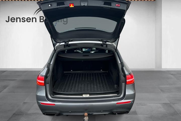 Grå Mercedes E220 d fra 2017
