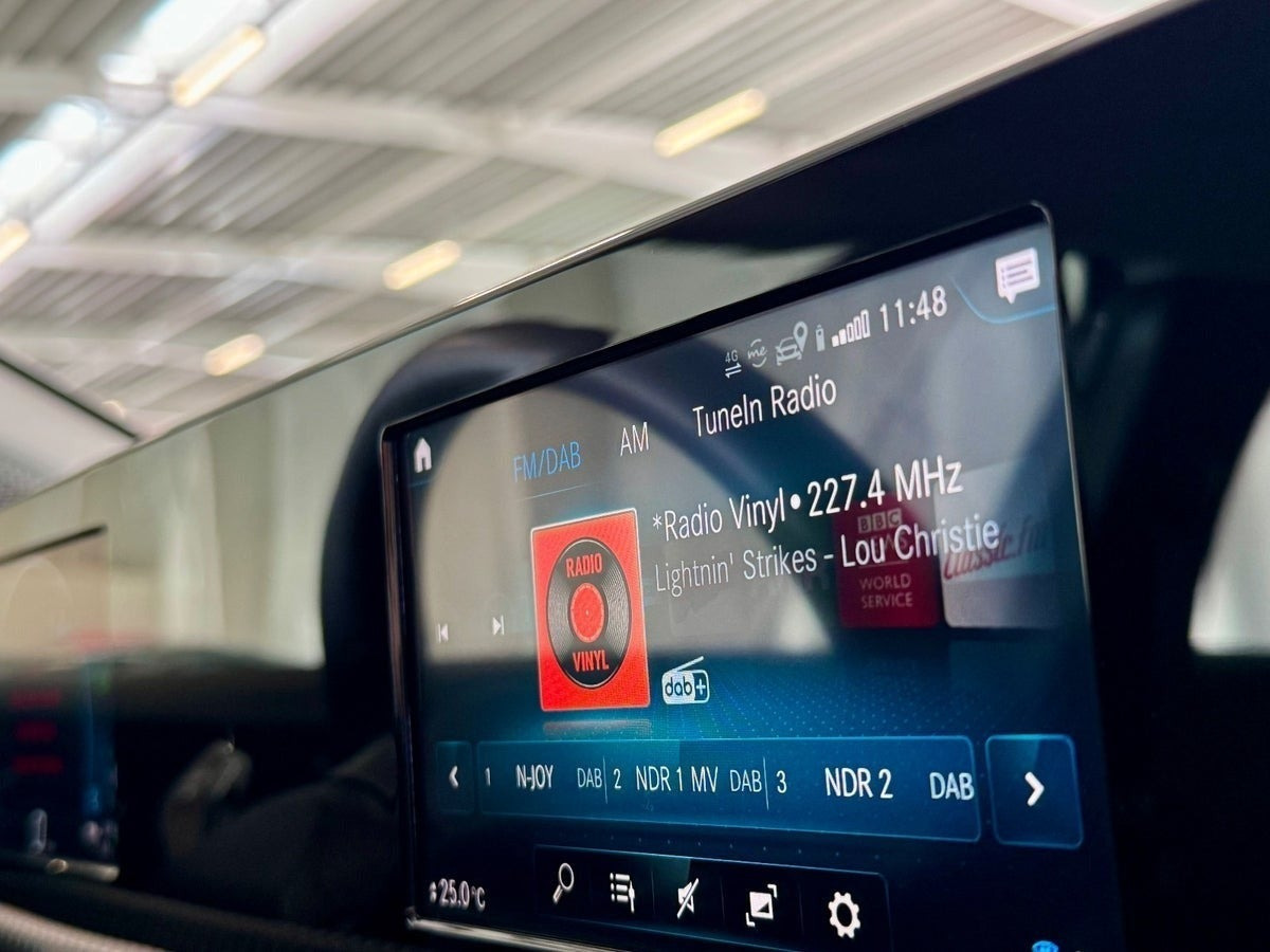 Grå Mercedes A250 e fra 2021