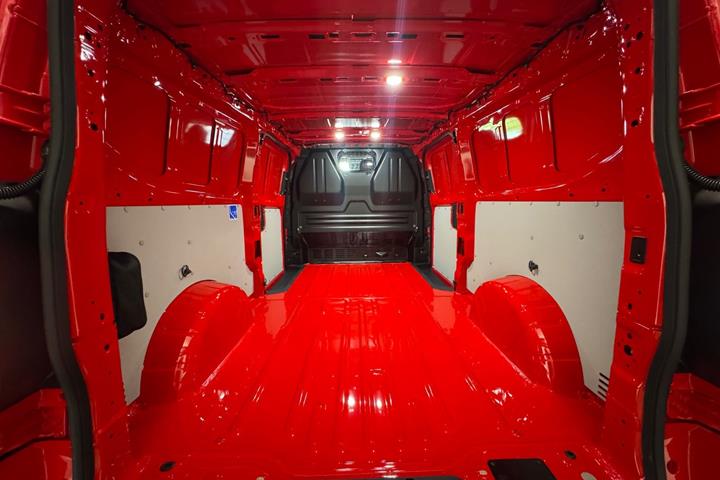 Rød Ford Transit Custom 320 L1 fra 2026
