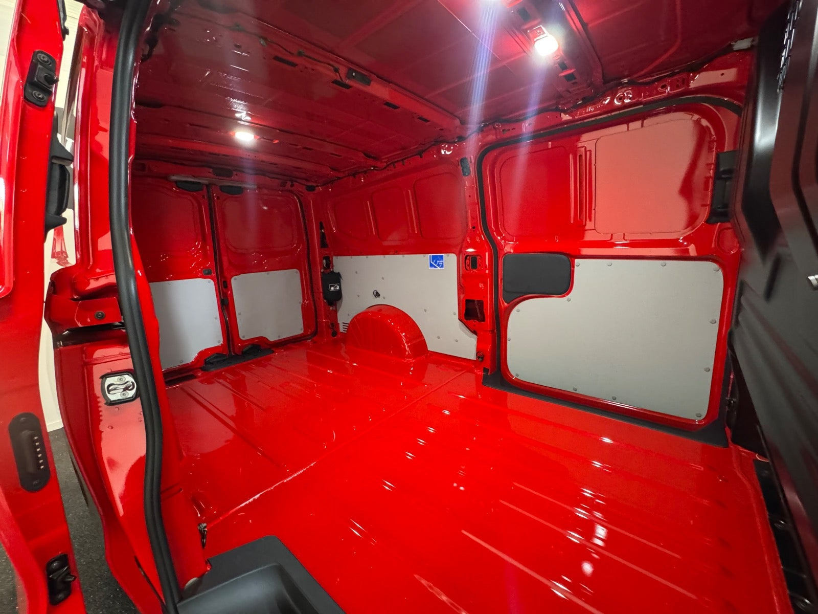 Rød Ford Transit Custom 320 L1 fra 2026