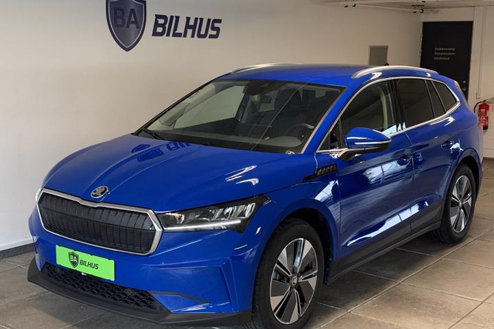 Blå Skoda Enyaq fra 2023 set udefra