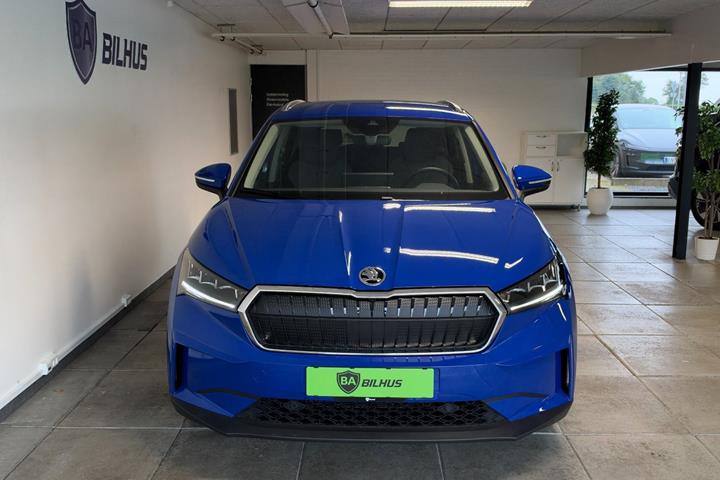 Blå Skoda Enyaq fra 2023