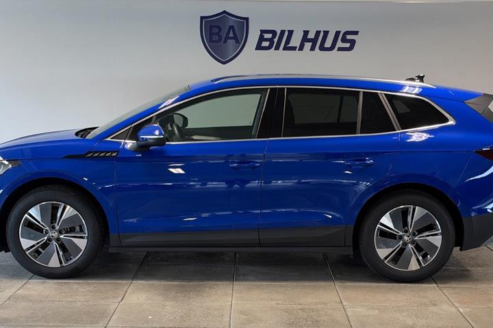 Blå Skoda Enyaq fra 2023