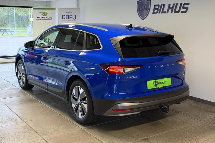 Blå Skoda Enyaq fra 2023