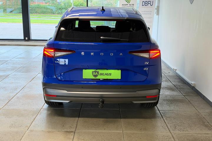 Blå Skoda Enyaq fra 2023
