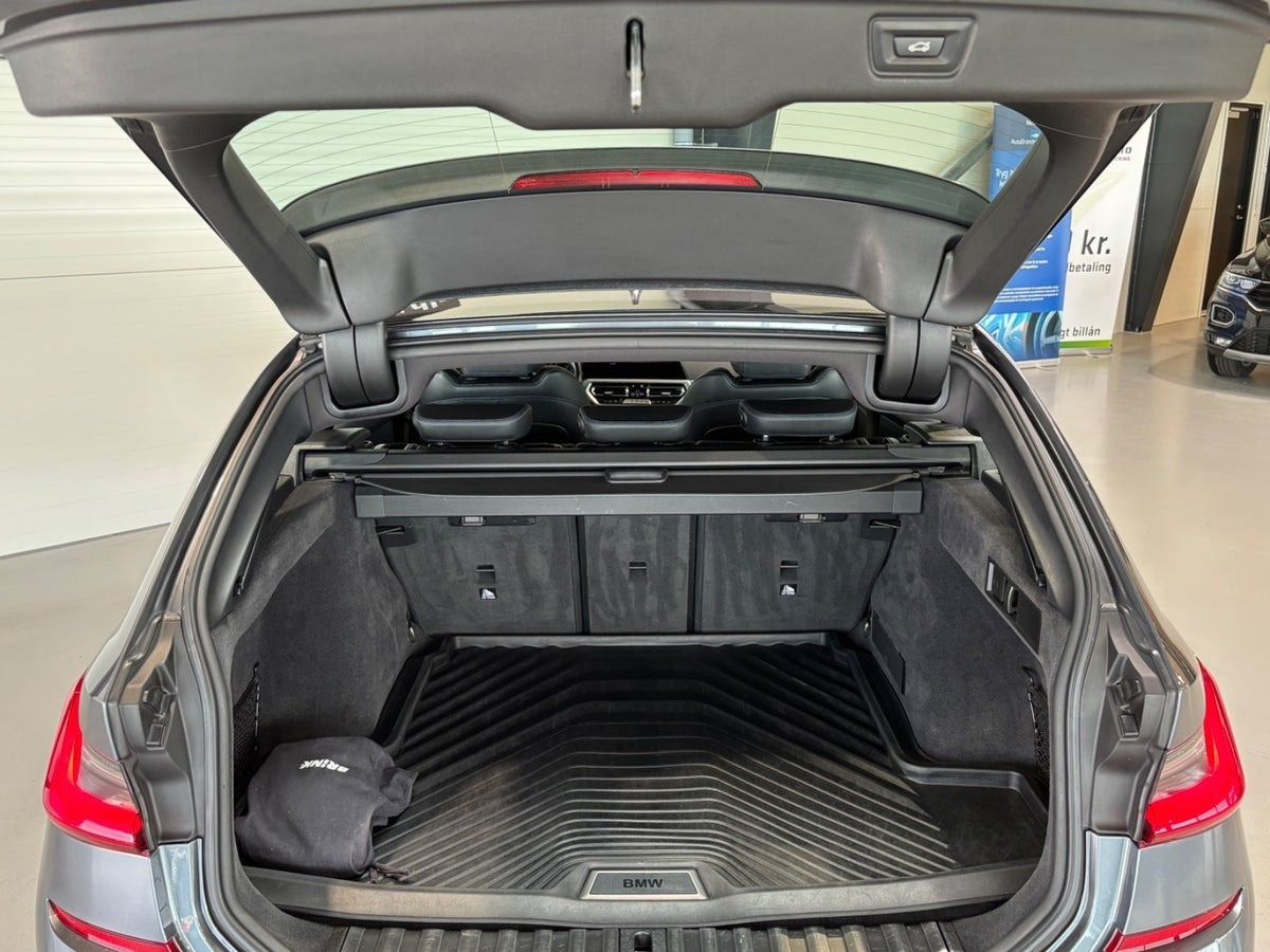 undefined BMW 330i fra 2020