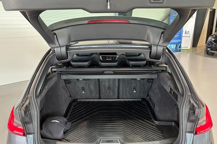 undefined BMW 330i fra 2020