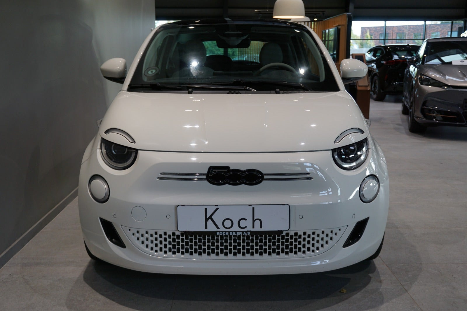 Hvid Fiat 500e fra 2024