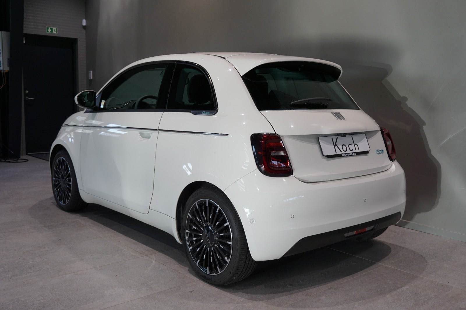 Hvid Fiat 500e fra 2024
