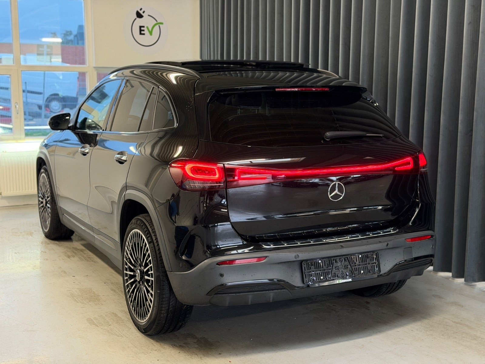 Sort Mercedes EQA250 fra 2022