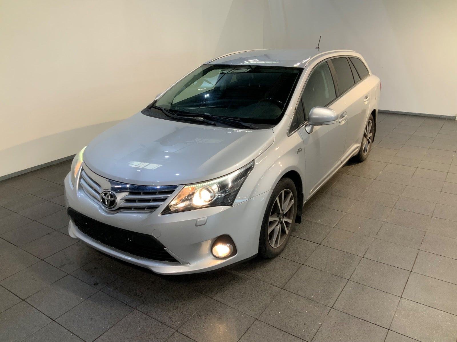 Toyota Avensis 2,2 D-CAT 150 T2 Touch stc. aut.