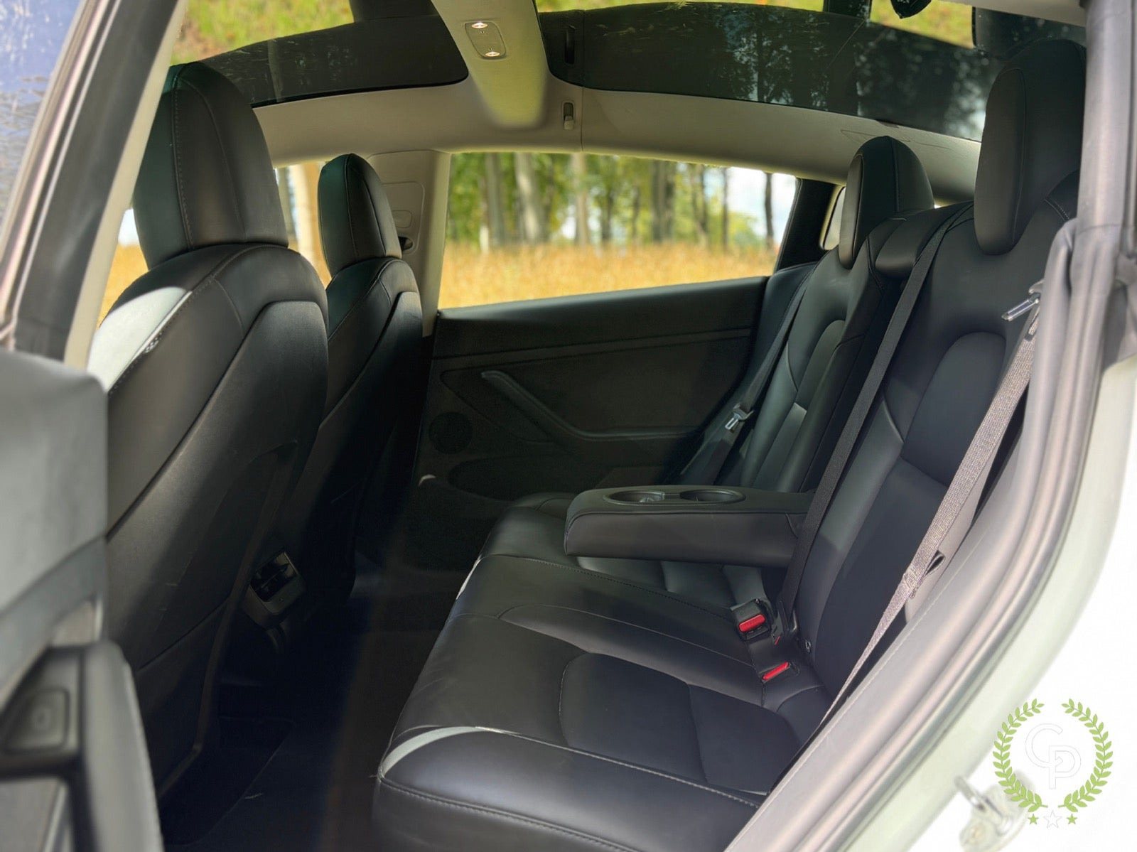 Hvid Tesla Model 3 fra 2021