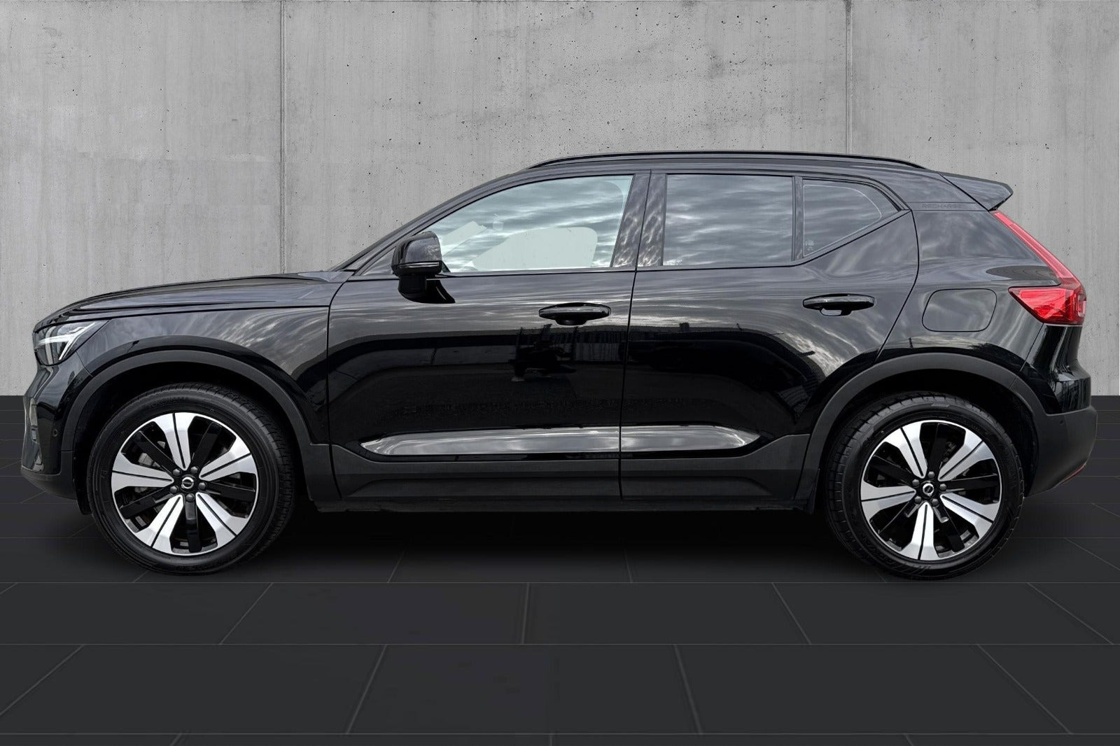 Sort Volvo XC40 fra 2023