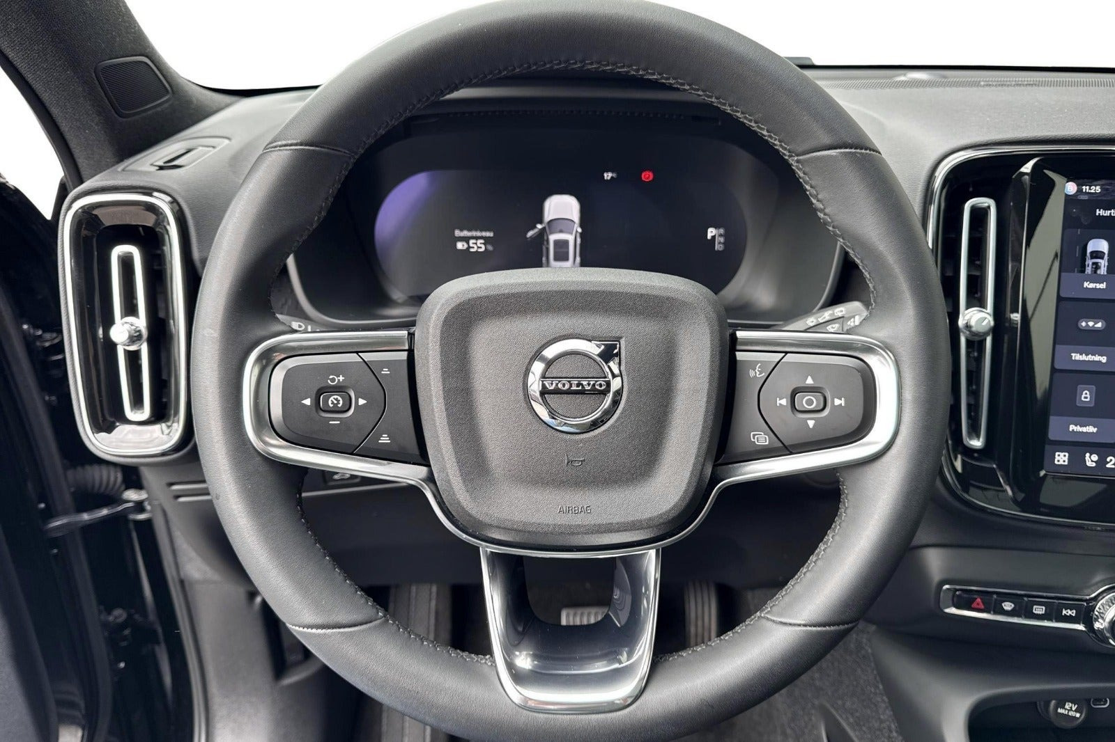 Sort Volvo XC40 fra 2023