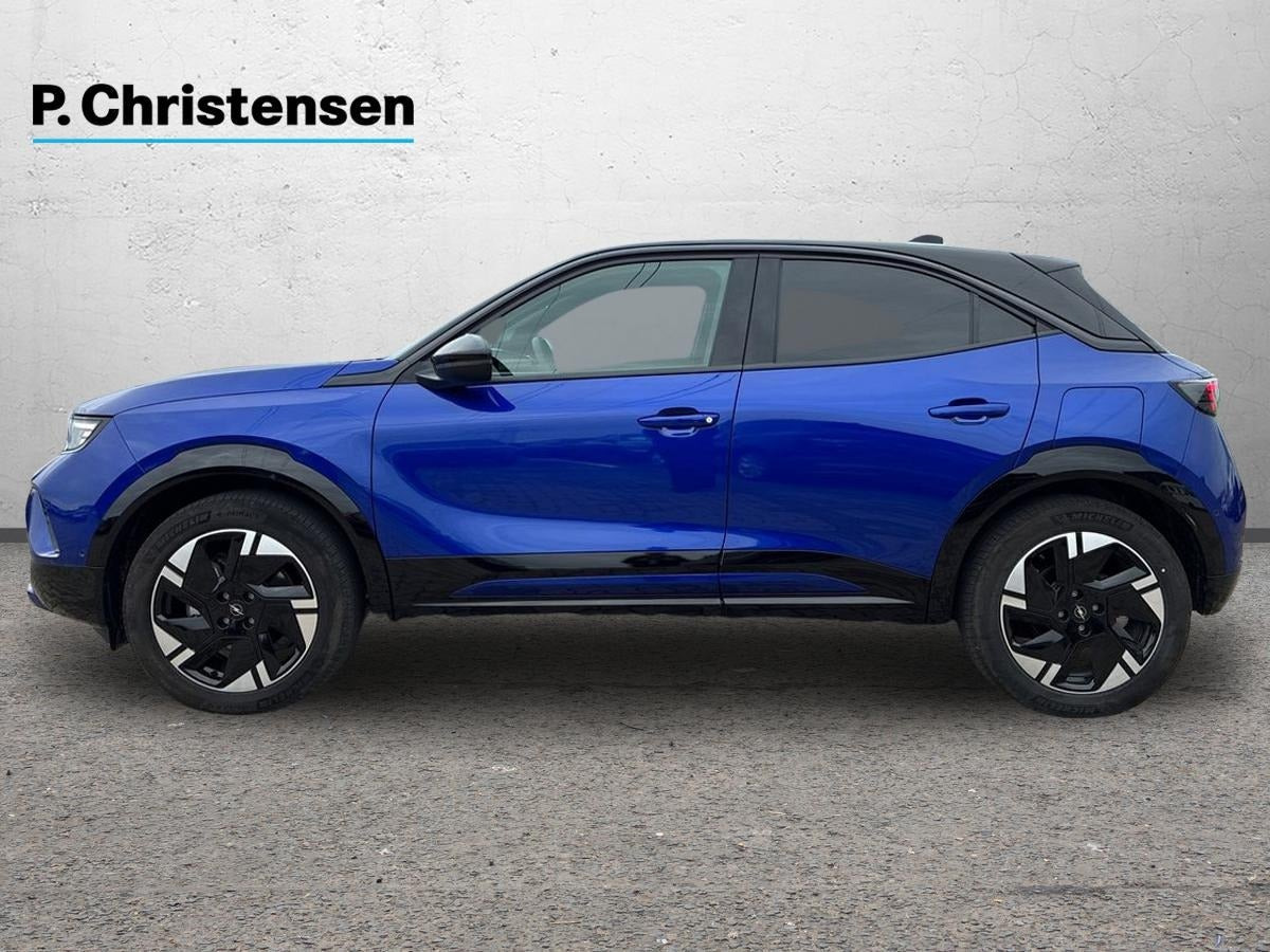 Blå Opel Mokka-e fra 2025