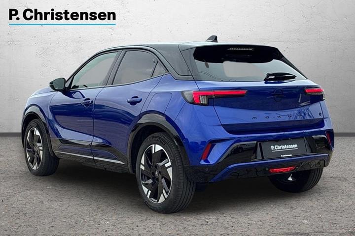 Blå Opel Mokka-e fra 2025