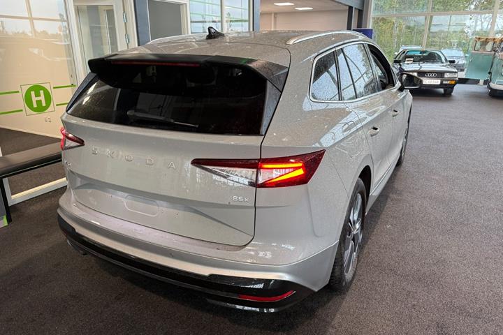 Grå Skoda Enyaq fra 2026