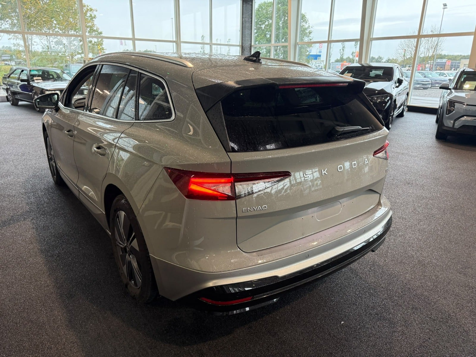 Grå Skoda Enyaq fra 2026
