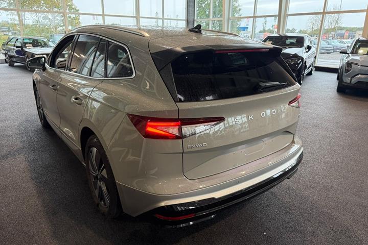 Grå Skoda Enyaq fra 2026