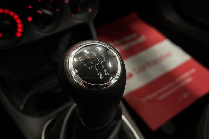 Grå Opel Corsa fra 2018