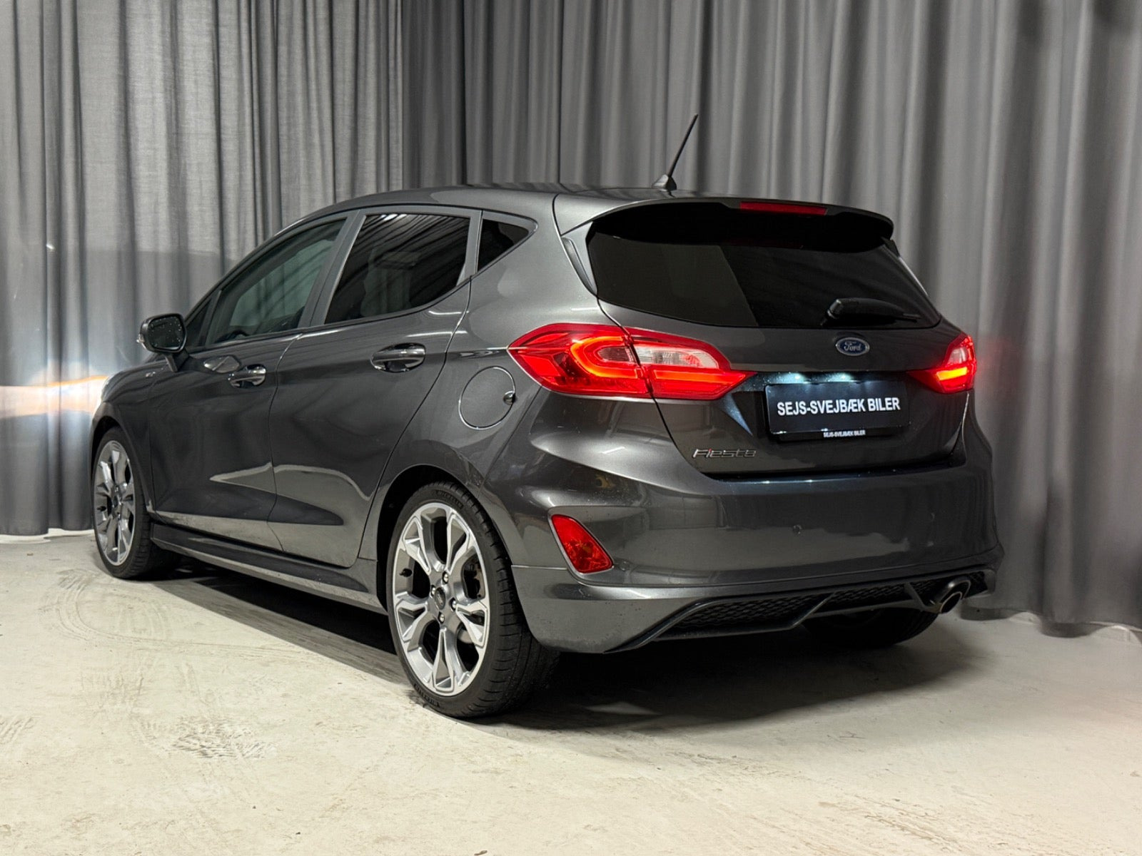 Grå Ford Fiesta fra 2018