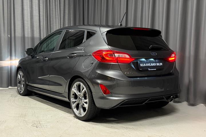 Grå Ford Fiesta fra 2018