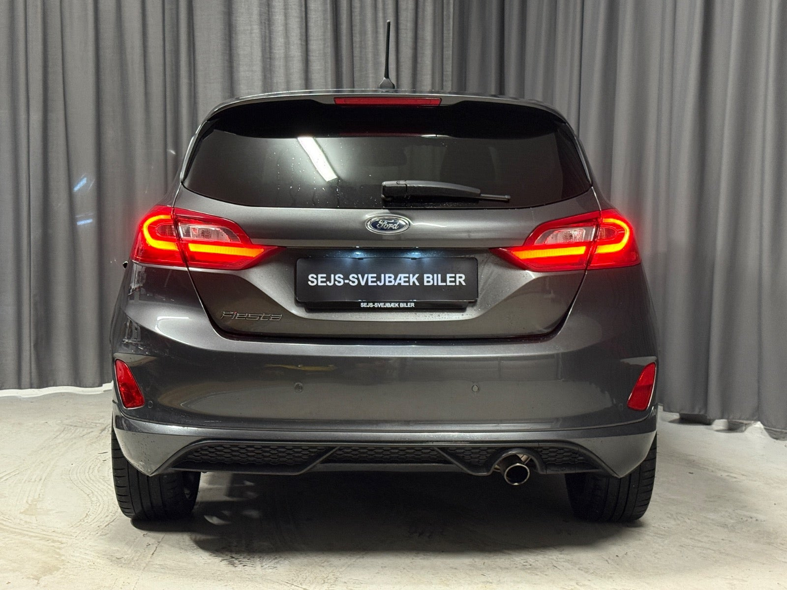 Grå Ford Fiesta fra 2018