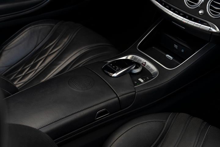 Sort Mercedes S63 fra 2016
