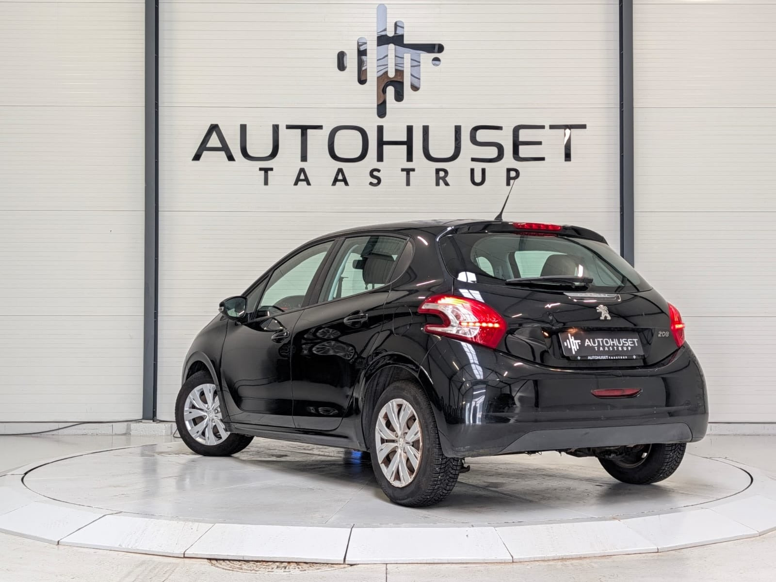 Sort Peugeot 208 fra 2012