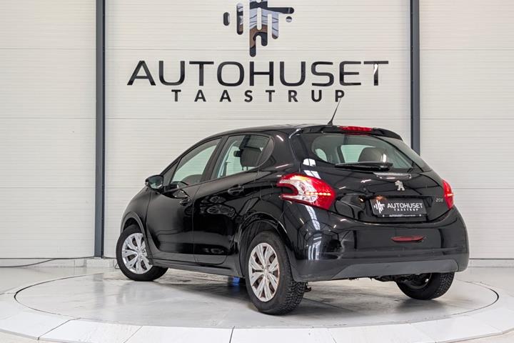 Sort Peugeot 208 fra 2012
