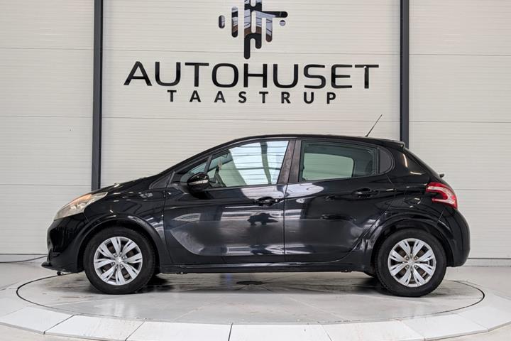 Sort Peugeot 208 fra 2012