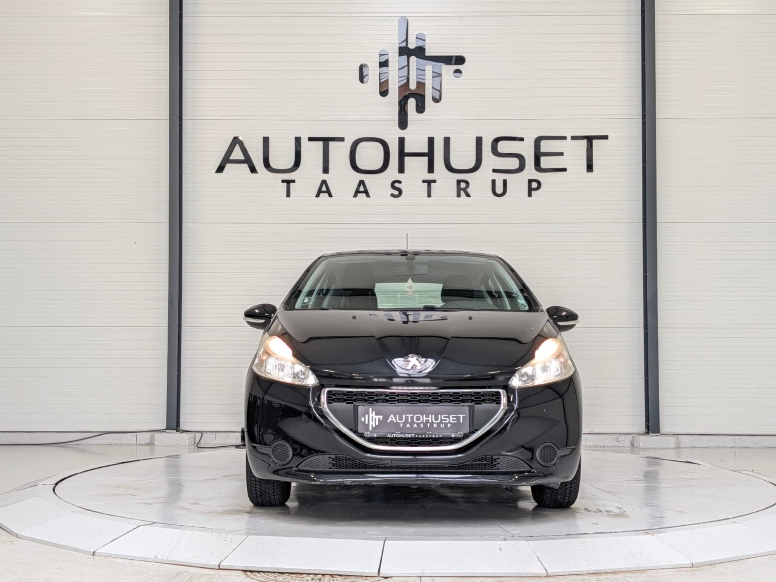 Sort Peugeot 208 fra 2012
