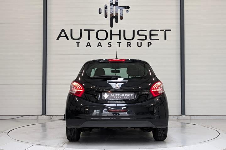Sort Peugeot 208 fra 2012