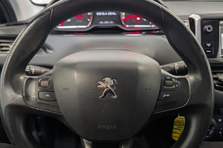 Sort Peugeot 208 fra 2012