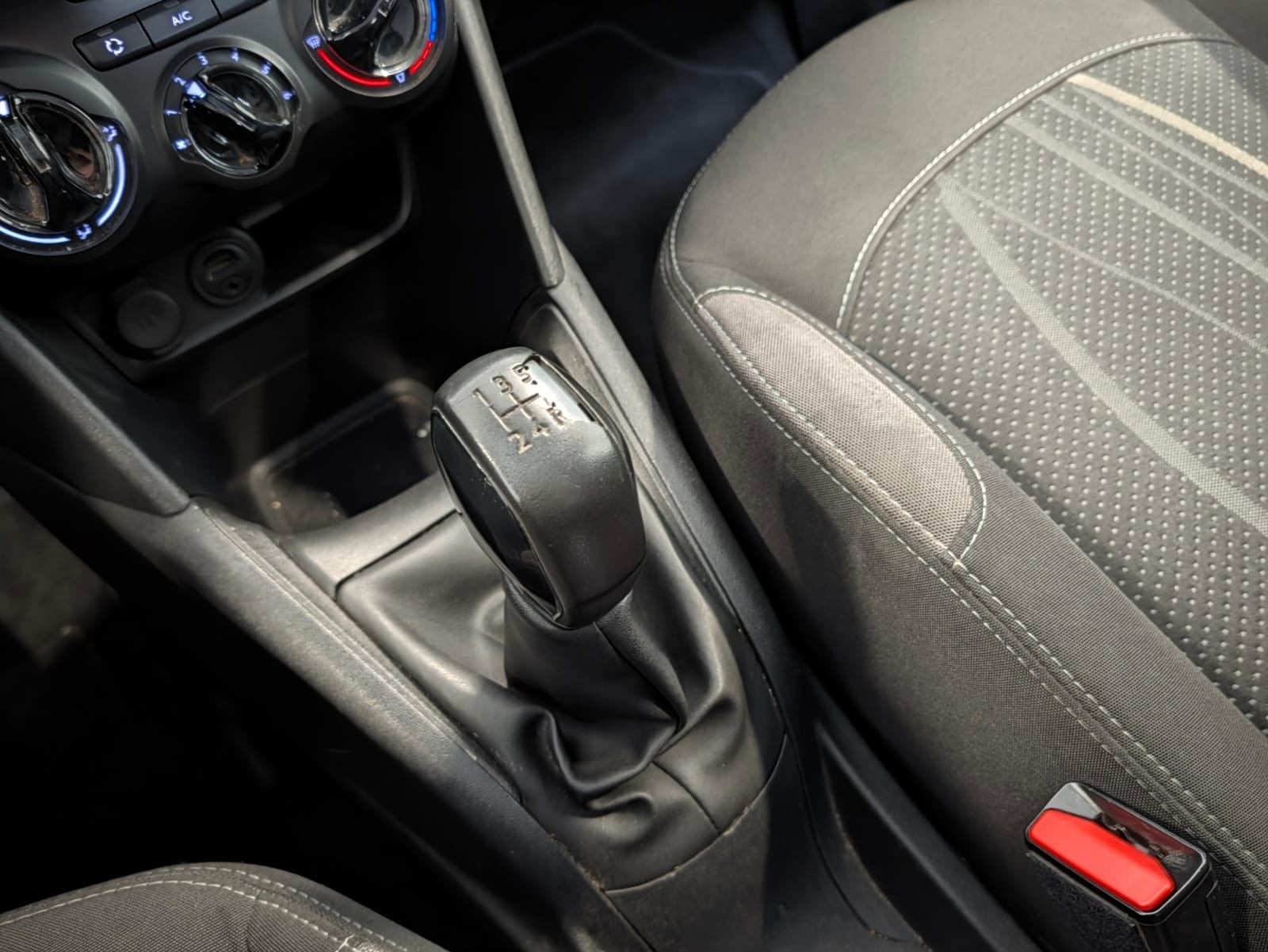 Sort Peugeot 208 fra 2012