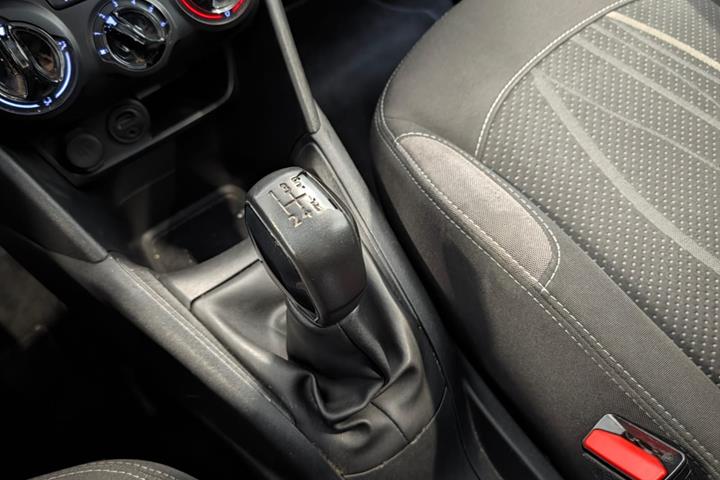 Sort Peugeot 208 fra 2012