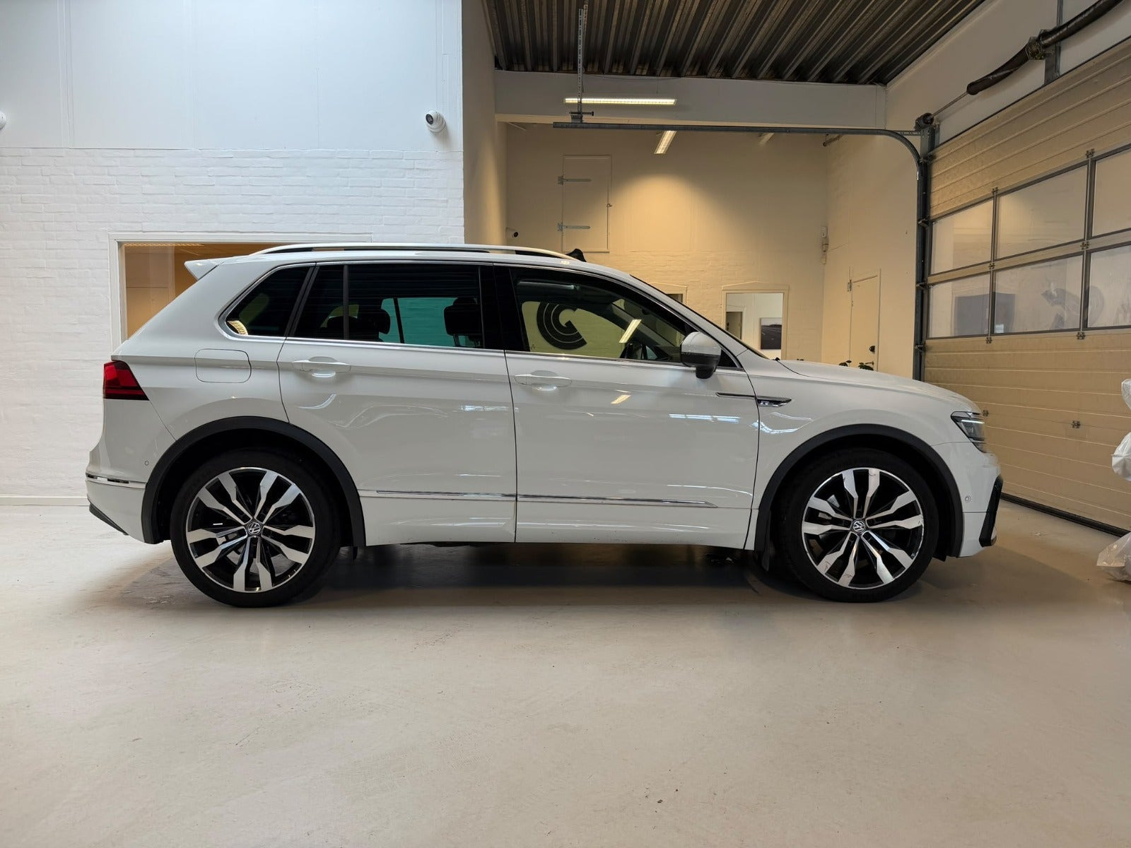 Hvid VW Tiguan fra 2018